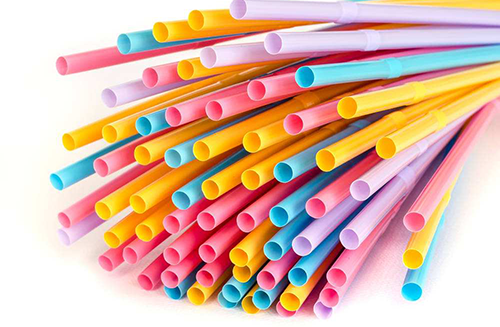 亞馬遜發(fā)布通知提醒，2020年10月1日，英國政府發(fā)布禁令，禁止在英國銷售一次性塑料吸管、棉簽和飲料攪拌器