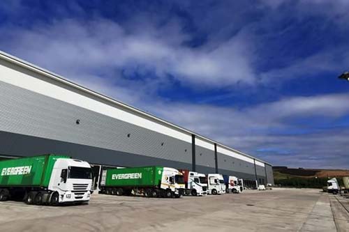 紐酷美西海外倉，在洛杉磯市，往東北方是拉斯維加斯，往西邊是舊金山