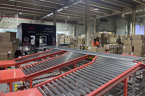 紐酷國(guó)際物流龍崗分揀系統(tǒng)